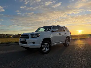 Toyota 4Runner, bez koroze, 7 míst, odpis DPH